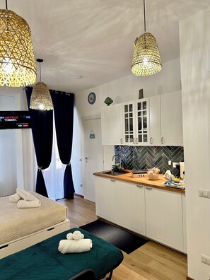 2 bedrooms, iron/ironing board, WiFi, bed sheets
