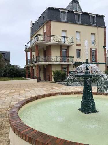 Granville, 50m from the sea, on the garden level, nice and cosy apartment-terrace for 2 persons