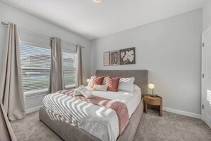 4 makuuhuonetta, silitysrauta/-lauta, vauvan matkasänky, Wi-Fi