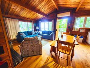 TV - Private, Ocean View Cottage, 5 Mins - Cavendish, large deck, A/C, Wifi, Sleeps 6 (Breadalbane)