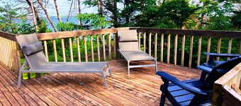 Private, Ocean View Cottage, 5 Mins - Cavendish, large deck, A/C, Wifi, Sleeps 6