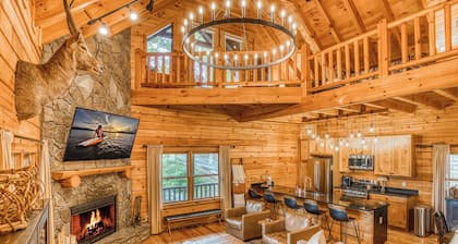 New! Mtn views, playground, hot tub