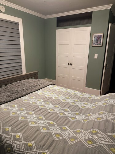 Whole house - Park Ave 3 bedroom, enjoy all the neighborhood has to offer!