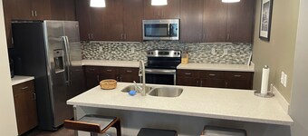 Beautiful Downtown Condo! Steps away from the best dining in town!