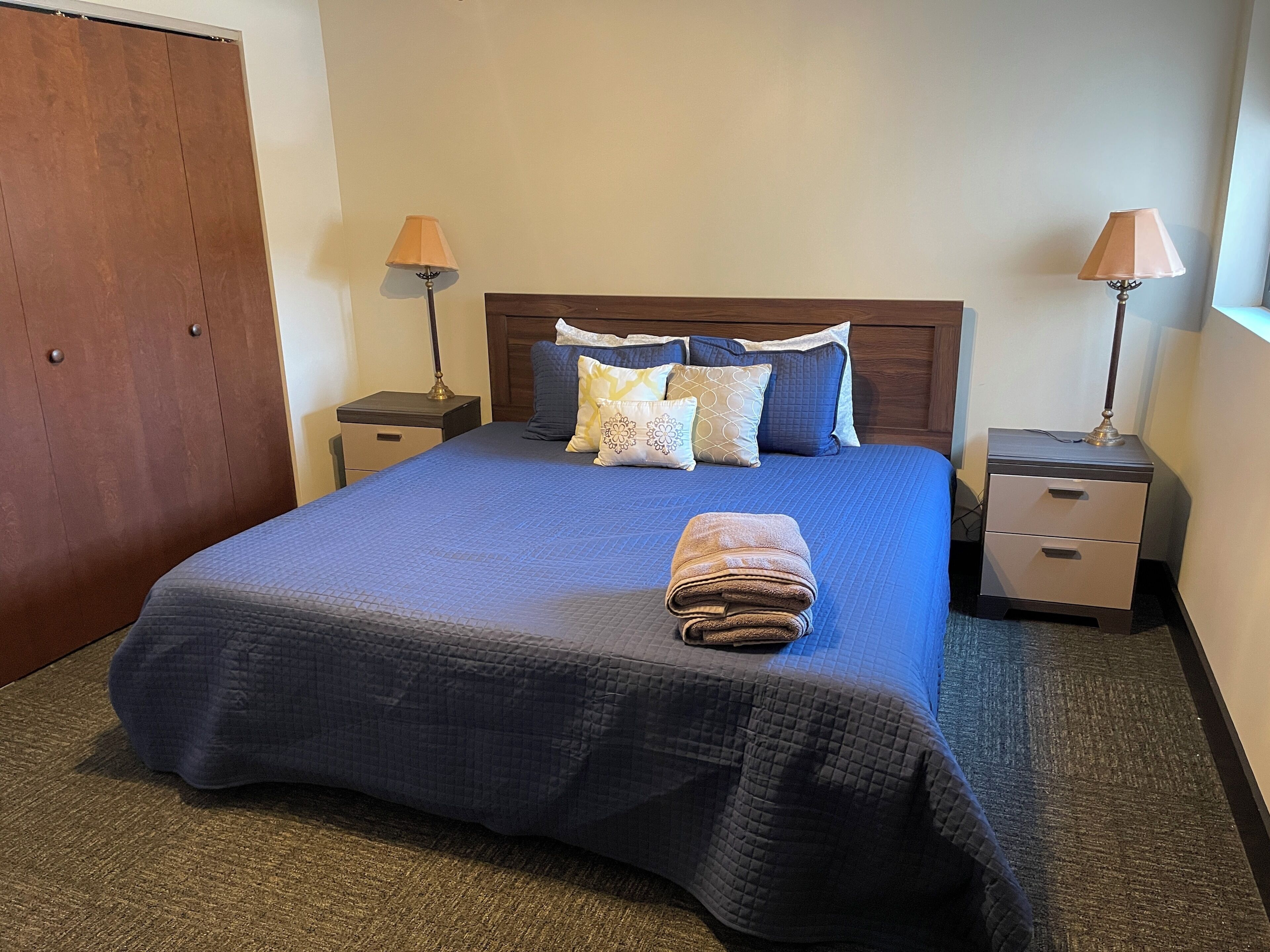 3 bedrooms, iron/ironing board, WiFi, bed sheets