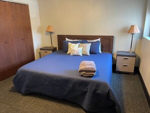 3 soverom, strykejern/-brett, wi-fi og sengetøy