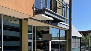 A building with a sign reading "Chuck's Fish" indicating a seafood restaurant. - Beautiful Downtown Condo! Steps away from the best dining in town! (Tallahassee)