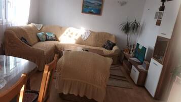 Apartment (Spacious and Cozy Apartments Dugi Rat) | Living room | 32-inch flat-screen TV with cable channels