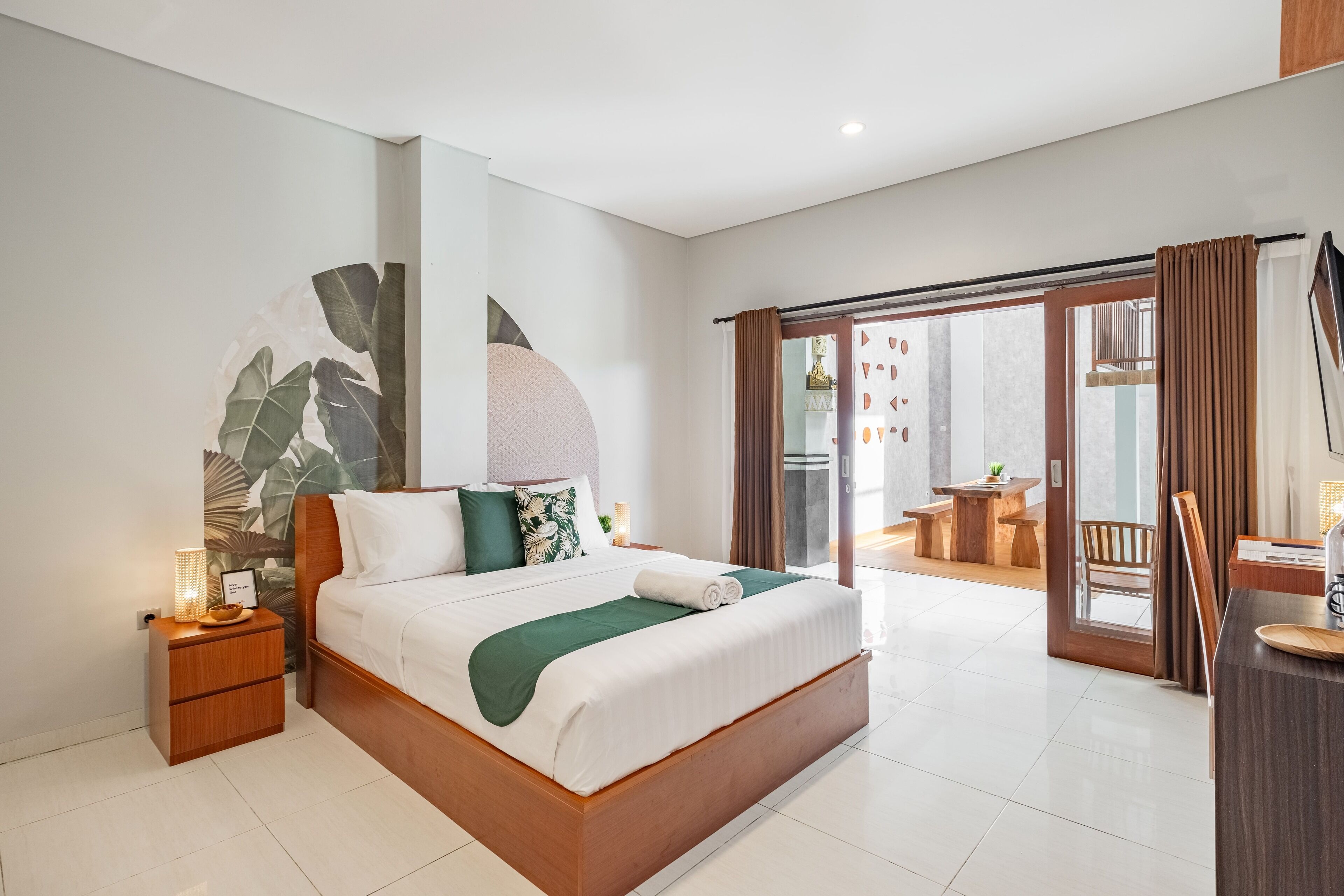 Deluxe Room, 1 King Bed | Free WiFi, bed sheets