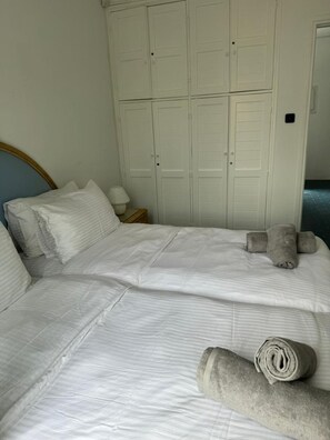 2 dormitorios, tabla de planchar con plancha, wifi y ropa de cama
