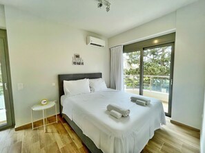 3 habitaciones, tabla de planchar con plancha, wifi y ropa de cama 