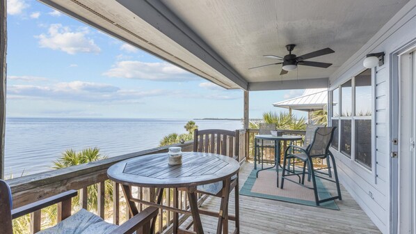 Outdoor dining - Fenimore Mill 6DE Dual Delight, Two Units in One - Families/Groups/Gulf Front! (Cedar Key)