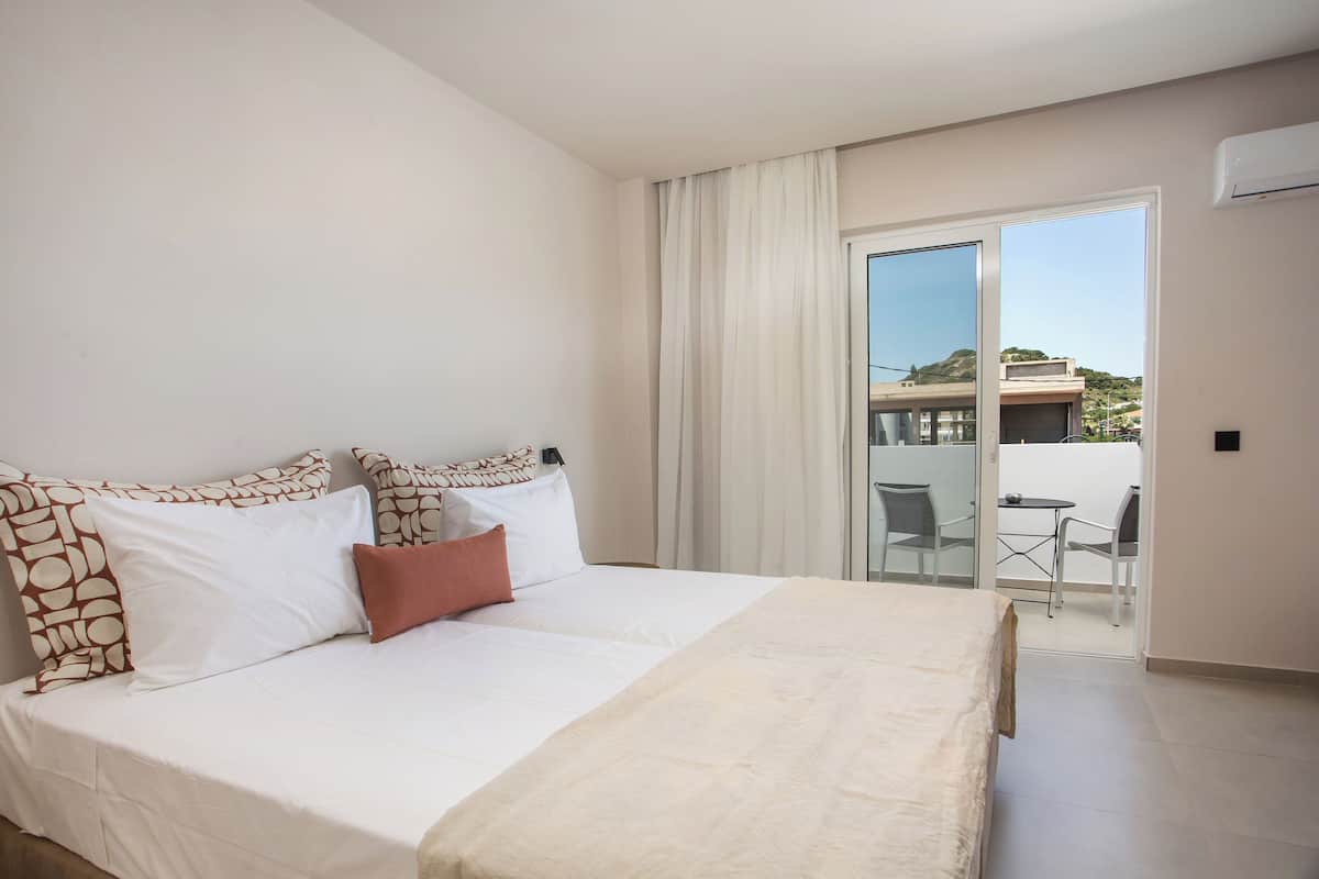 Deluxe Double or Twin Room, City View | In-room safe, blackout drapes, soundproofing, free WiFi