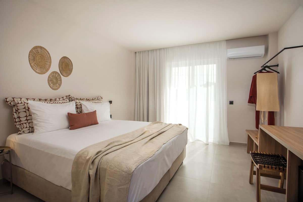 Deluxe Double or Twin Room, City View | In-room safe, blackout curtains, soundproofing, free WiFi