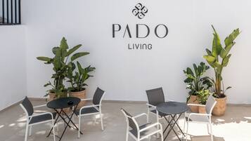 Caja de seguridad en la habitación y cortinas blackout