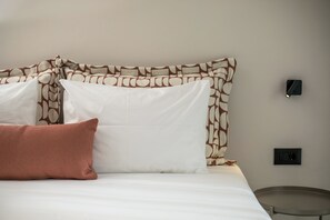 In-room safe, blackout curtains, soundproofing, free WiFi - PADO LIVING (Faliraki)