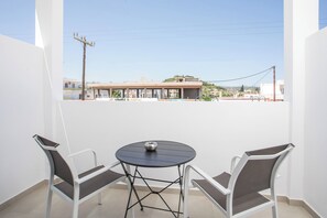 In-room safe, blackout curtains, soundproofing, free WiFi - PADO LIVING (Faliraki)