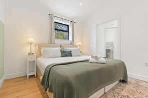 3 bedrooms, in-room safe, iron/ironing board, WiFi