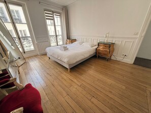 3 bedrooms, desk, iron/ironing board, travel crib