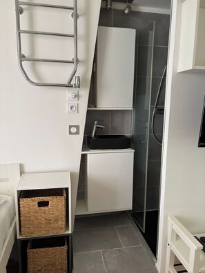 Hair dryer, towels