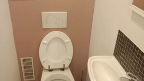Bathroom - BnBNook - Chic 2BR - Historic Le Marais and Pompidou (Paris)