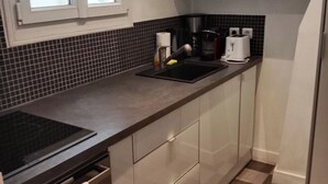 Private kitchen - BnBNook - Chic 2BR - Historic Le Marais and Pompidou (Paris)