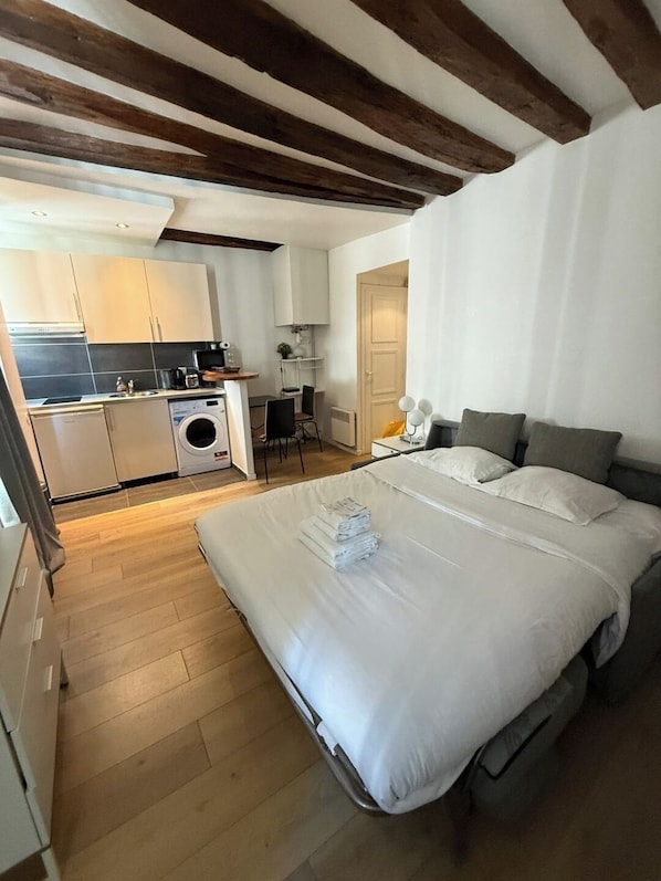 Bügeleisen/Bügelbrett, Reisekinderbett, kostenloses WLAN, Bettwäsche