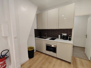 Fridge, microwave, stovetop, coffee/tea maker