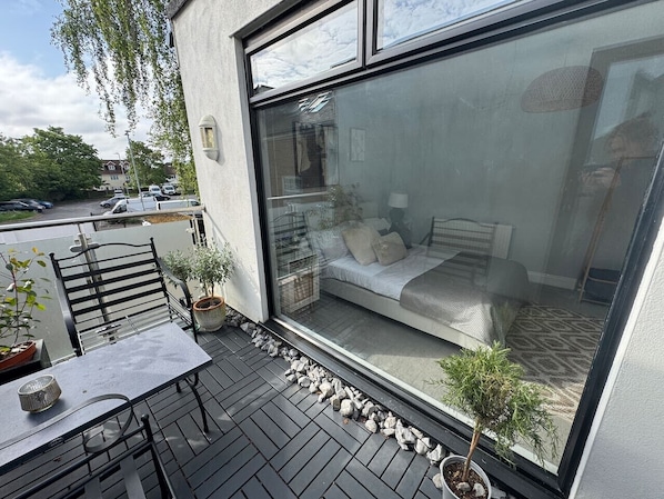 Apartment | 2 bedrooms - Urban Oasis - From 140 Per Night (Wokingham)