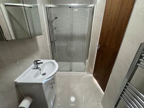 Apartment | 2 bedrooms - Urban Oasis - From 140 Per Night (Wokingham)
