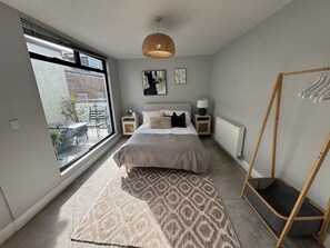 Apartment | 2 bedrooms - Urban Oasis - From 140 Per Night (Wokingham)