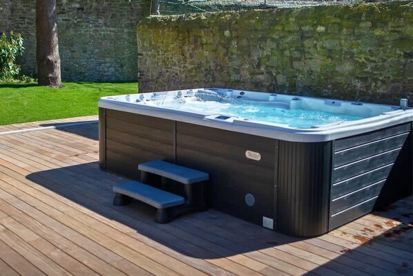 Bain à remous extérieur