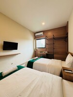 Habitación superior con 2 camas individuales | Escritorio, wifi gratis, ropa de cama