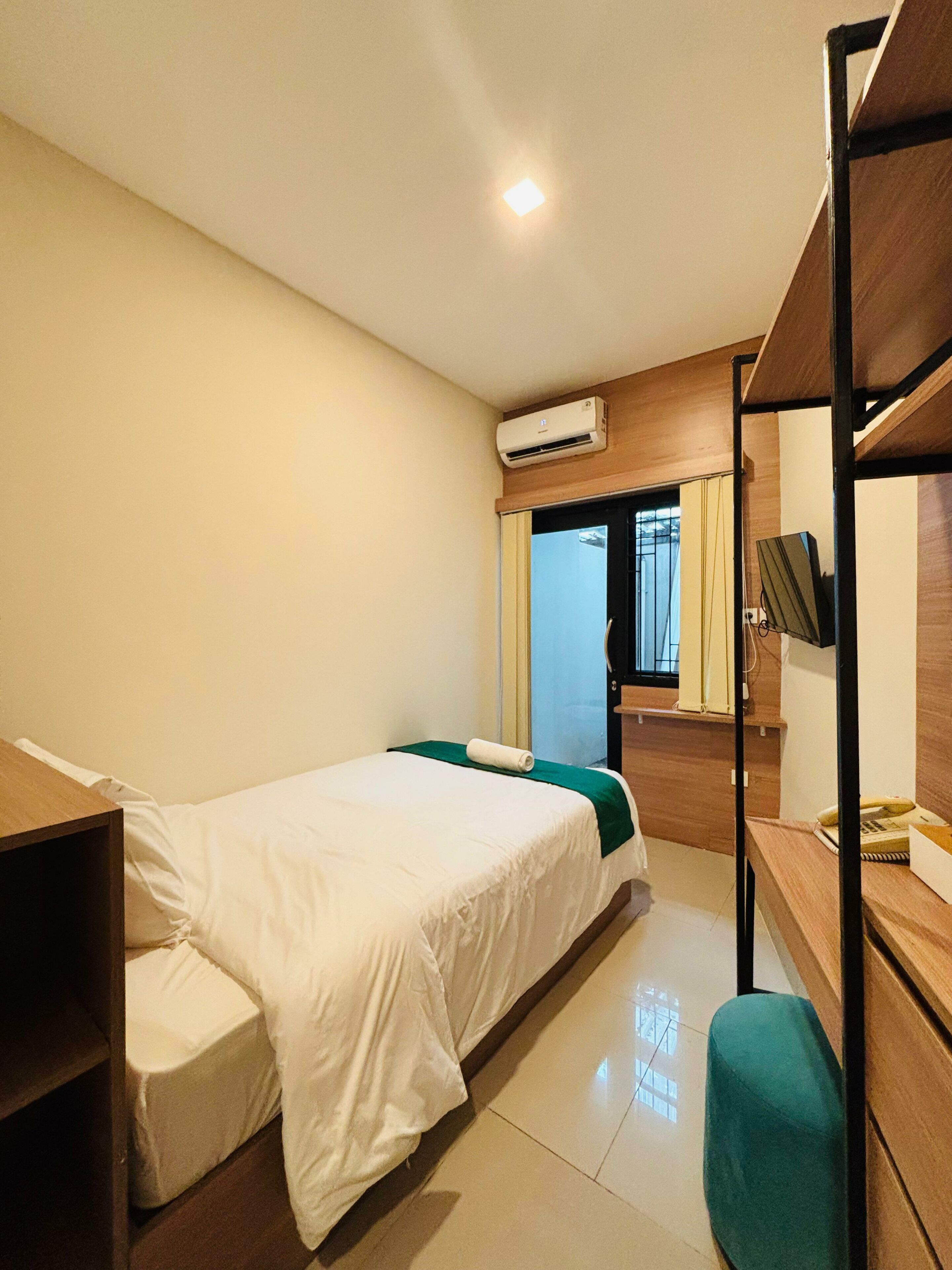 スタンダード ルーム | デスク、WiFi (無料)、ベッドシーツ