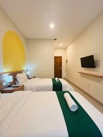 Deluxe Twin Room | Desk, free WiFi, bed sheets