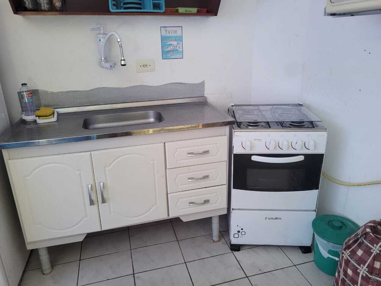 Geladeira, micro-ondas, fogão, cooktop