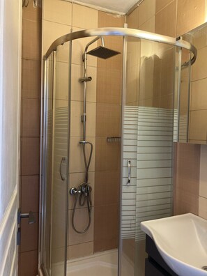Shower, hair dryer, towels, toilet paper - Erden Homes (Marmaris)