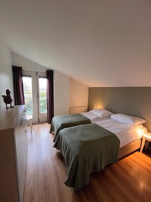 3 bedrooms, iron/ironing board, WiFi, bed sheets