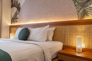 华丽客房, 泳池景观 | 客房内保险箱、办公桌、笔记本电脑工作区、免费 WiFi