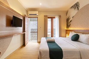 In-room safe, desk, laptop workspace, free WiFi