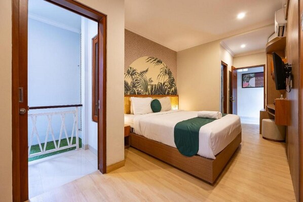 Superior Room, Pool View | 1 bedroom, desk, laptop workspace, free WiFi
