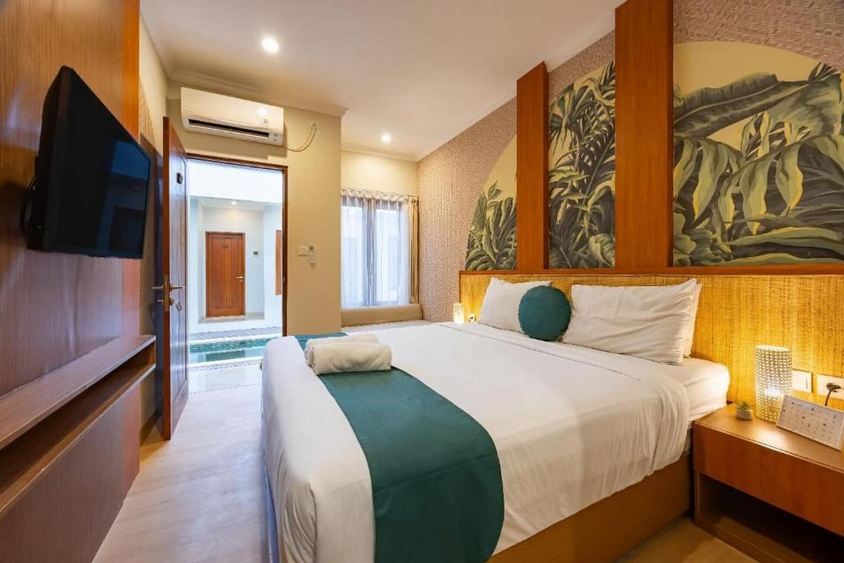 Deluxe Room, Balcony | 1 bedroom, desk, laptop workspace, free WiFi