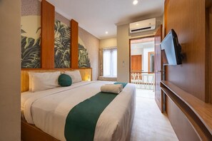 Superior Room, Balcony | Desk, laptop workspace, free WiFi, bed sheets - Cove Vin Stay Petanu (Denpasar)