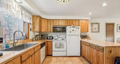 Top Ridge 49p - Family-friendly End Unit 3 Bedroom Townhouse by The Summit at Gore Mountain
