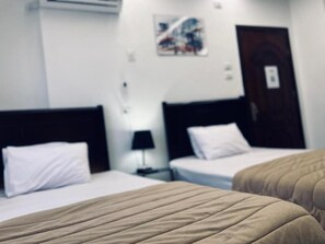 1 bedroom, soundproofing, iron/ironing board, WiFi - Neat & Modern Studio 2Mins Pyramids - Royal desert inn (Giza Governorate)