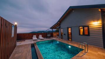 ファミリー バンガロー レイクビュー | 1 室のベッドルーム、WiFi (無料)、ベッドシーツ