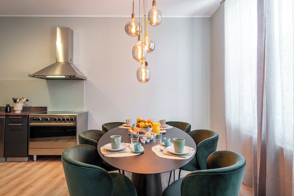 Departamento (Bazzi 49 - Apartamento 5) | Cocina privada | Refrigerador, parrilla de estufa, lavavajillas y tetera eléctrica 