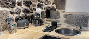 Studio des Volcans at the foot of Puy de Dôme!