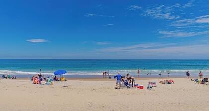 2-BR 2 Bath Pet Friendly Condo with Hot Tub/Pool close to Beach in Kitty Hawk