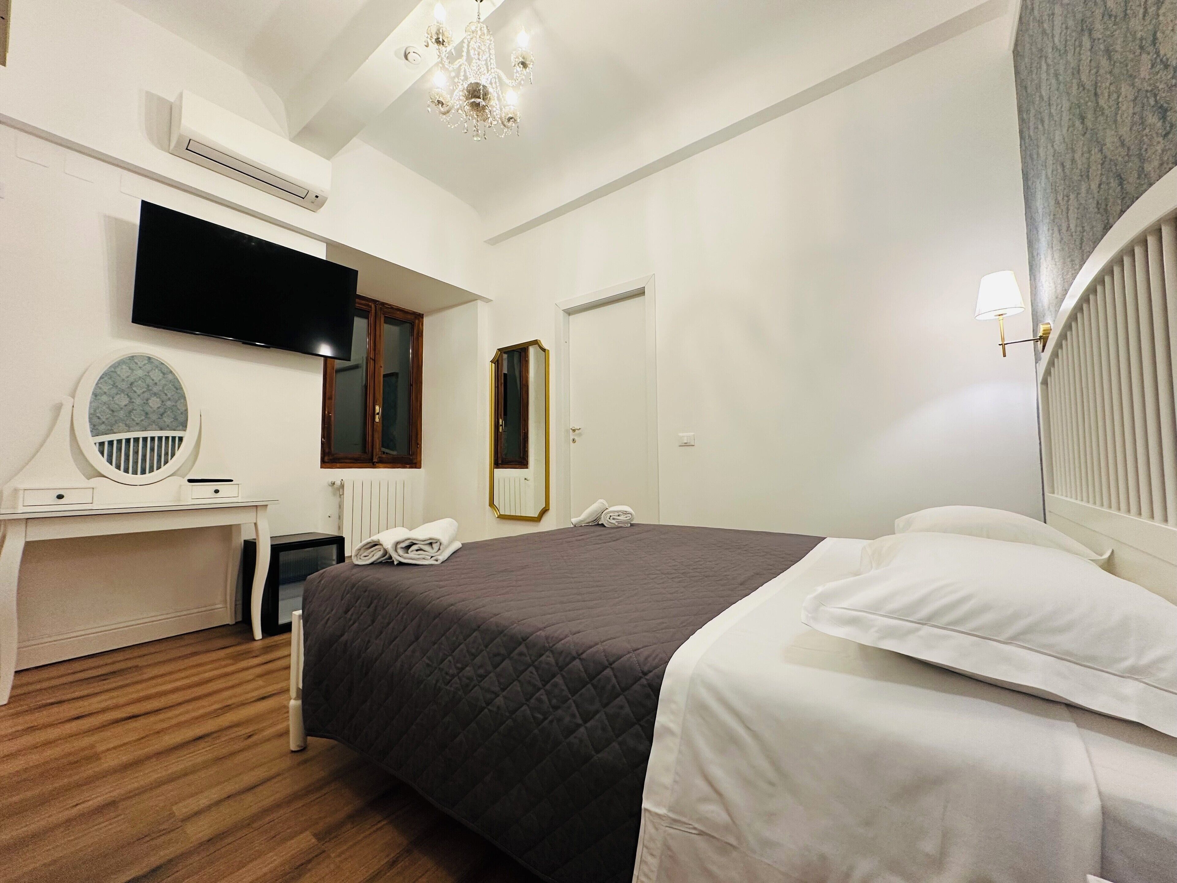 Chambre Triple Deluxe | Coffres-forts dans les chambres, bureau, chambres insonorisées